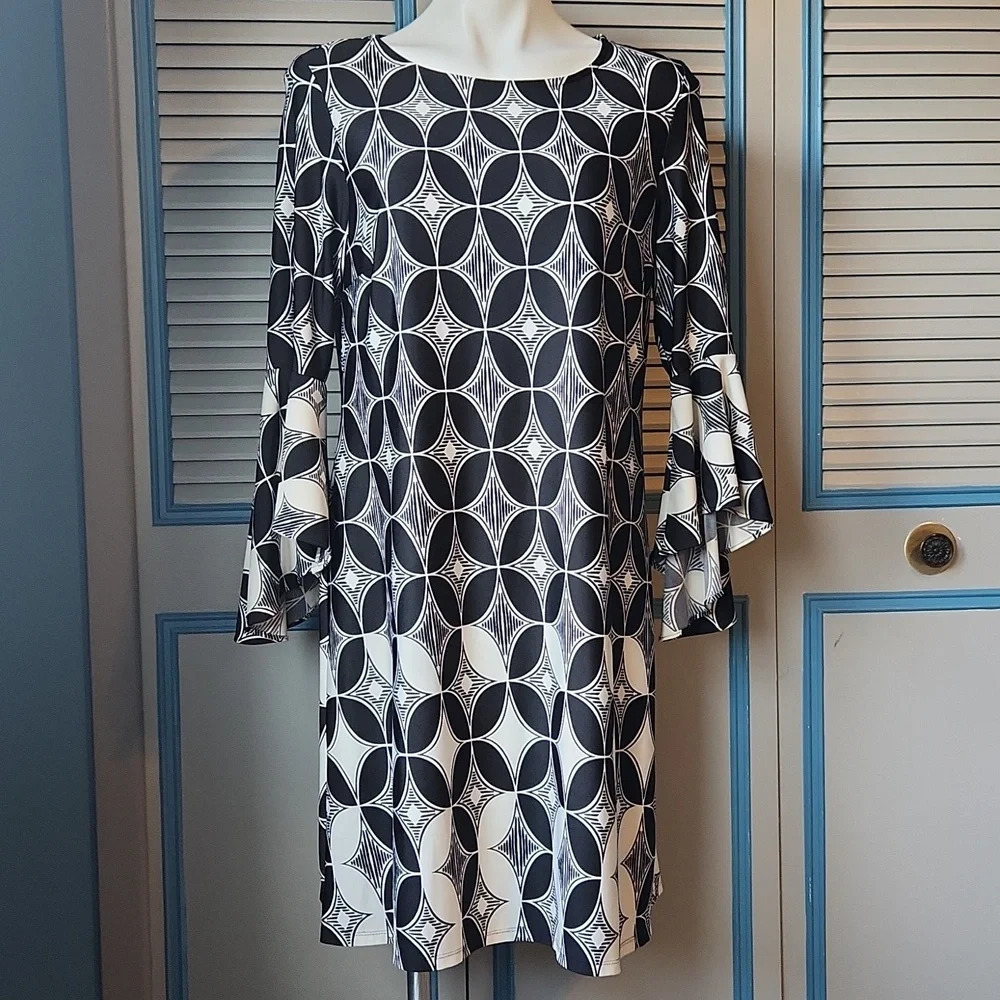 Roz & Ali Women’s Geometric Print Dress with Flare Sleeves